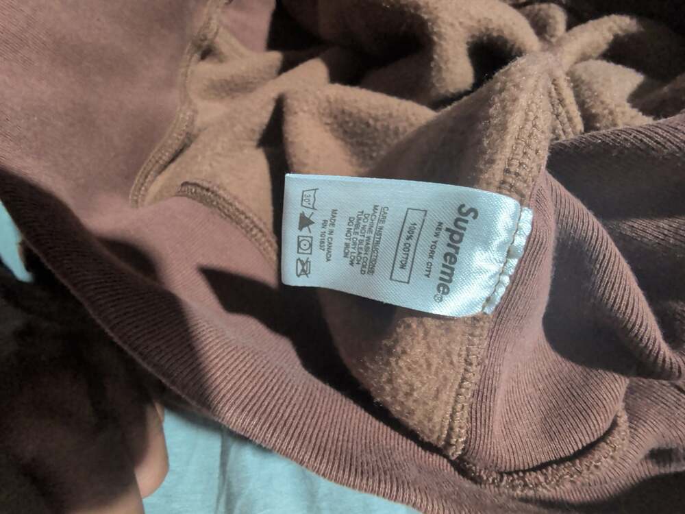 Supreme - Picture 4 of 5